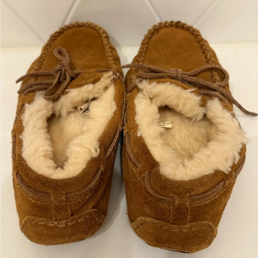 UGG Ansley Slippers‎ Youth Size 1 Chestnut Shearling Moccasin